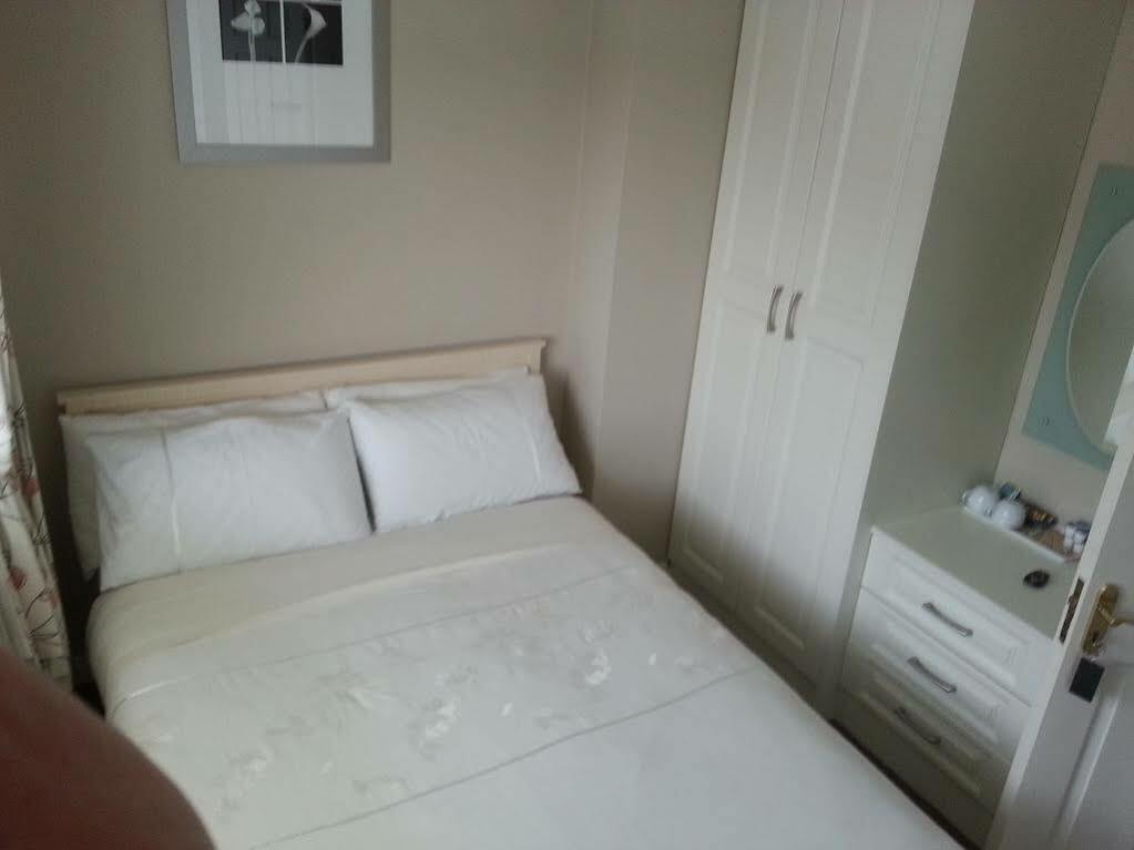 Sli Na Mara Bed & Breakfast Голуей Екстериор снимка